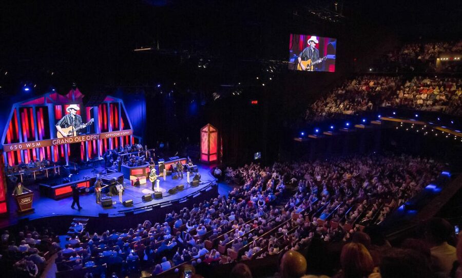 Nashville: Grand Ole Opry Show Ticket - Timing that matters: doors at 6:30, show at 7:00, and intermission