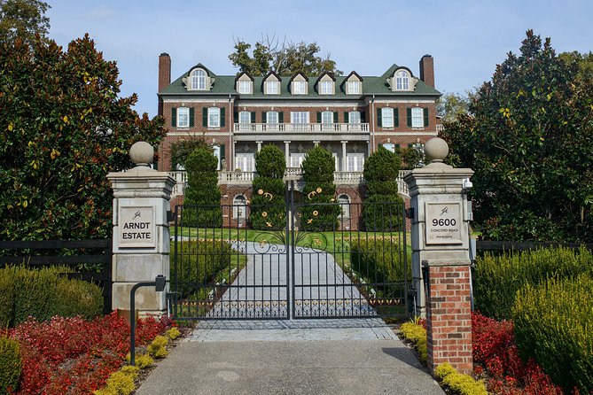 Nashville "Homes Of The Stars" Narrated Bus Tour with 30+ Celebrity Homes - How the Guide Makes the Difference (And Why Humor Helps)