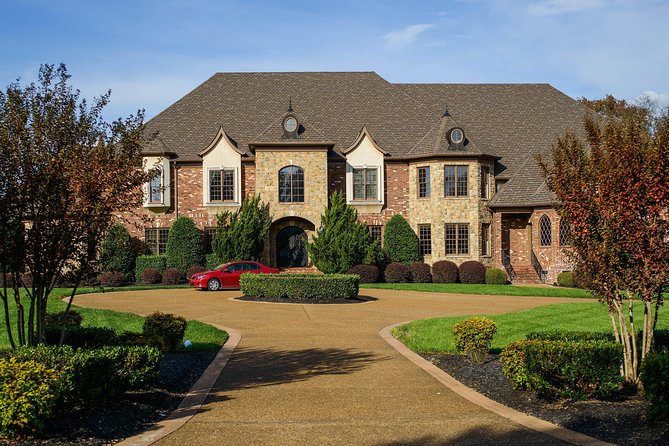 Nashville "Homes Of The Stars" Narrated Bus Tour with 30+ Celebrity Homes - Who This Tour Fits Best (And Who Might Want Something Different)
