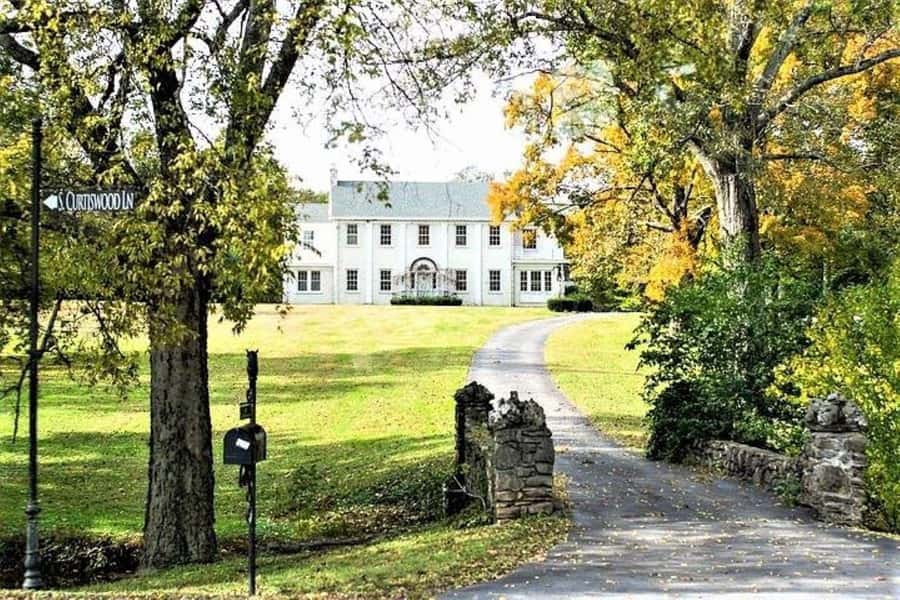 Nashville: Homes of the Stars Narrated Bus Tour - The 2-Hour Flow: From Downtown Driving to Celebrity Neighborhoods