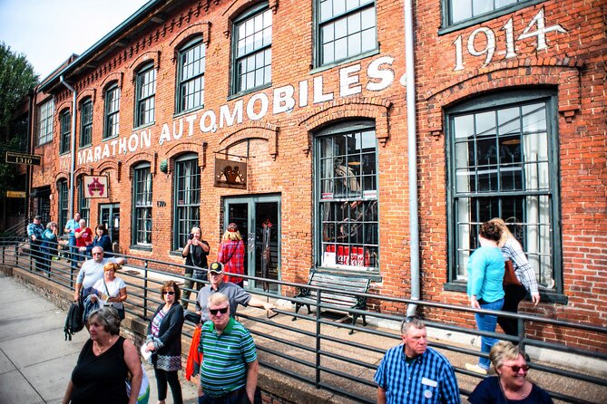 Nashville: Hop-on Hop-off Trolley Tour - The guides: humor, stories, and the little tips that make it worth it