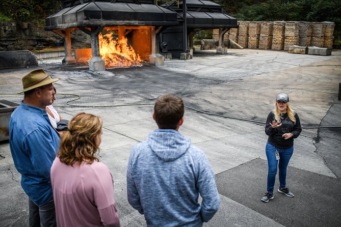 Nashville to Jack Daniel's Distillery Bus Tour + Whiskey Tastings - Guides and drivers: the secret ingredient behind the high marks