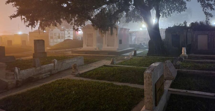 New Orleans: Cemetery Bus Tour At Dark with Exclusive Access - Meeting in the French Quarter, and why your first drink matters