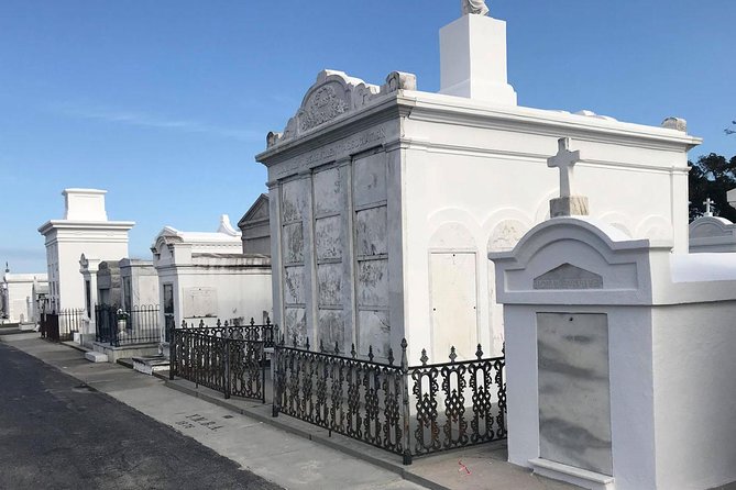 New Orleans City and Cemetery 2-Hour Bus Tour - City Park: The Escape From Heat, With Animals, Art, And Ducks