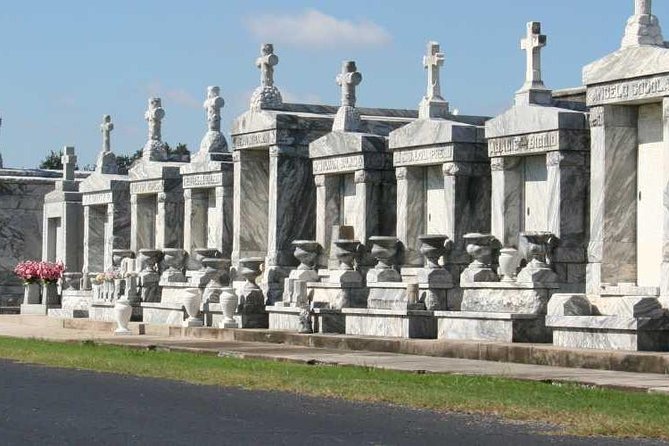 New Orleans City Tour: French Quarter, Garden District & Cemetery - St. Louis Cemetery No. 3: The Above-Ground Burials and What Tombs Tell You