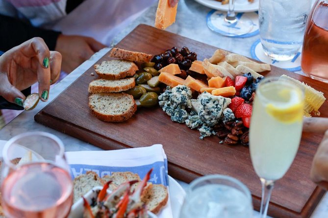 New Orleans Cocktail and Food History Tour - How this walking route tells New Orleans stories through food and cocktails