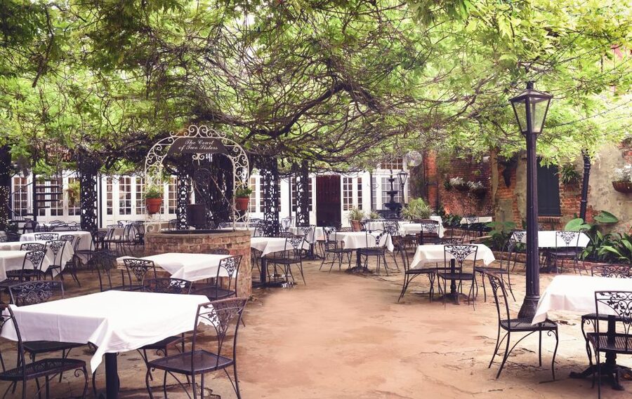 New Orleans: 'Court of Two Sisters' Jazz Brunch Buffet - Lunch buffet after 11:30 am, the Creole and Cajun shift