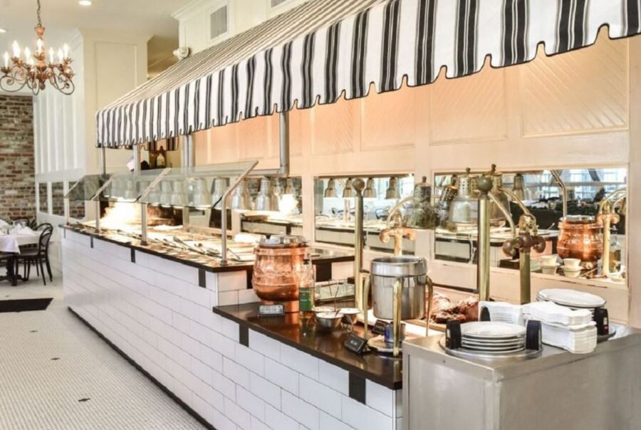 New Orleans: 'Court of Two Sisters' Jazz Brunch Buffet - The jazz band and the courtyard mood, what the music does for your meal