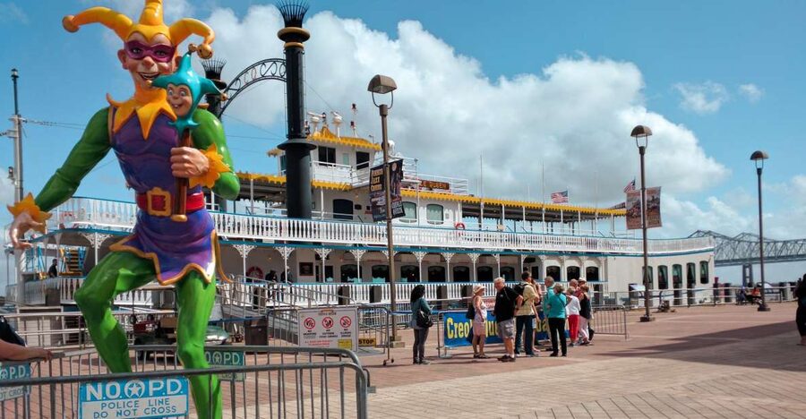 New Orleans: Creole Queen History Cruise with Optional Lunch - Finding the Creole Queen at Riverwalk and Canal Street