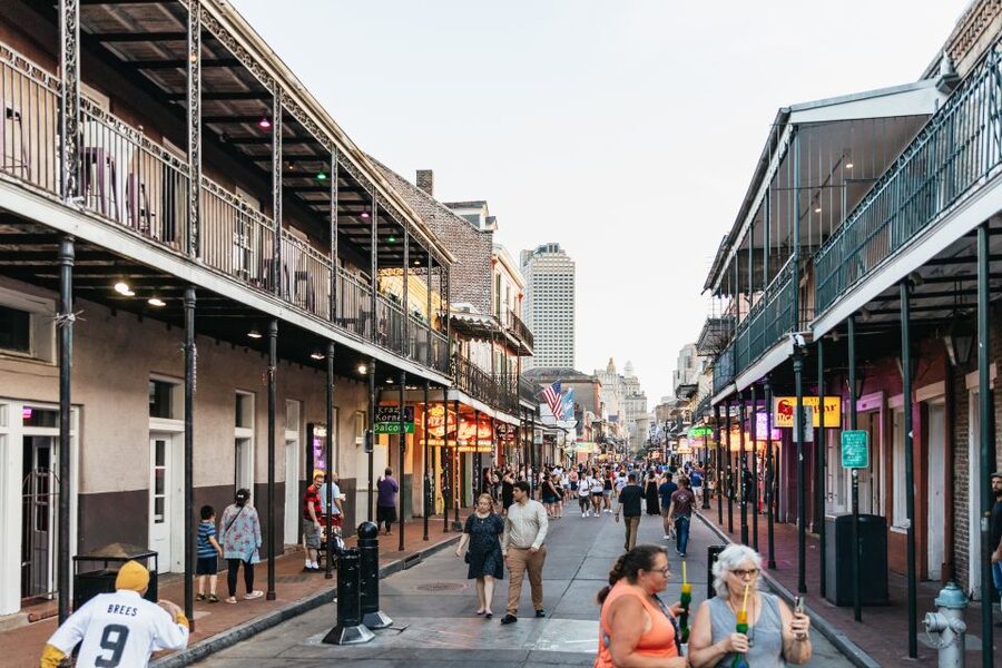 New Orleans: French Quarter Sightseeing Carriage Ride - Meeting at Decatur at St Peter, and Why the Red Umbrella Matters
