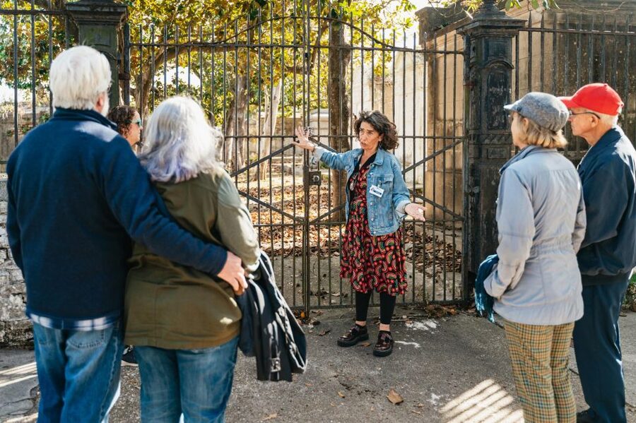 New Orleans: Garden District Guided Walking Tour - Price and practicalities for $35, plus what to wear
