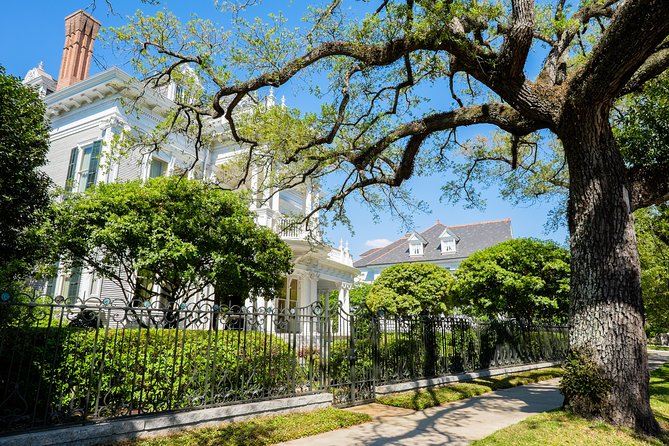 New Orleans: Garden District Tour - Pace, comfort, and the Book Shop reset