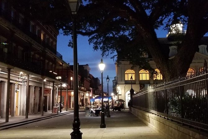 New Orleans Ghost, Vampire, Witch, Voodoo, and Mystery Tour - Meeting at Vampire Apothecary and getting your bearings fast