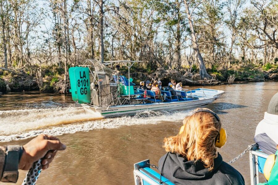 New Orleans: Oak Alley Plantation & Airboat Swamp Combo Tour - What you will actually do on the grounds: exhibits, blacksmith shop, and souvenir breaks