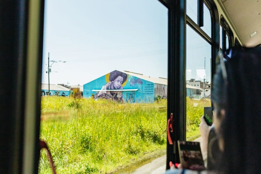 New Orleans: Sightseeing Bus Tour - French Quarter to French Market: the postcard part, with context