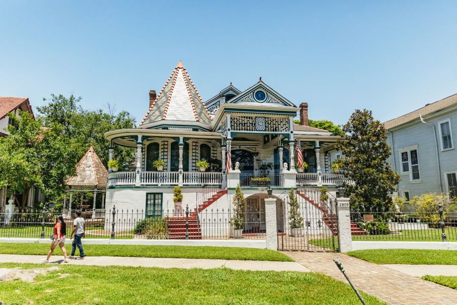 New Orleans: Sightseeing Bus Tour - The Lower Ninth Ward stop: how the tour treats a heavy place