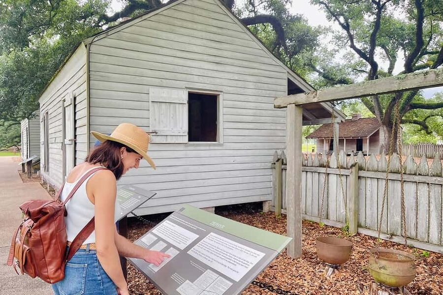 New Orleans: Swamp Boat Ride & Oak Alley Plantation Tour - Wheelchair Access and the Stair Note You Should Not Ignore
