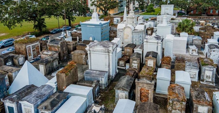 New Orleans: Walking Tour Inside St. Louis Cemetery No. 1 - How an authorized St. Louis Cemetery No. 1 walk works