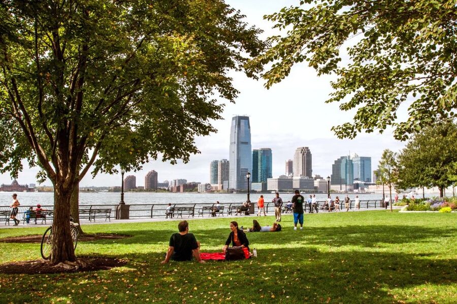 New York City: Bus Tour from Manhattan - Wall Street and Battery Park: the Statue of Liberty view, with a real ending option