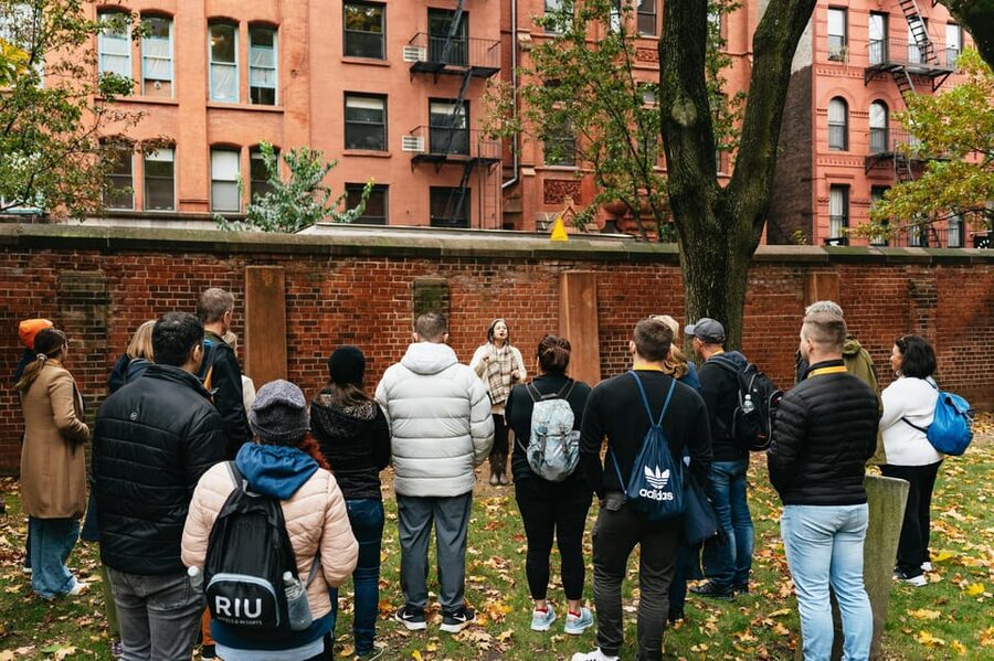 New York City: Catacombs by Candlelight - Who this catacombs tour suits best