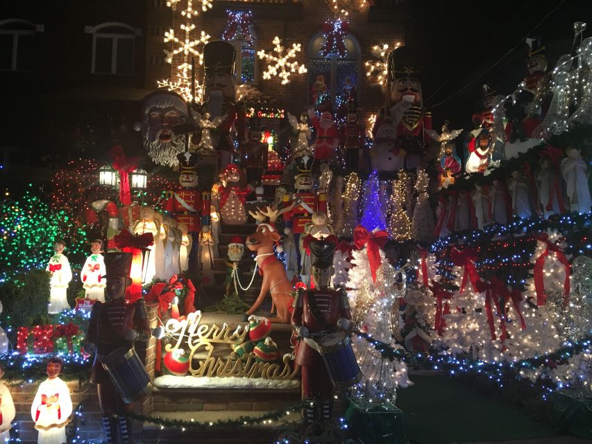 New York City: Dyker Heights Christmas Lights Tour - Dumbo and Manhattan Bridge Views: How the Tour Lands Back in Midtown