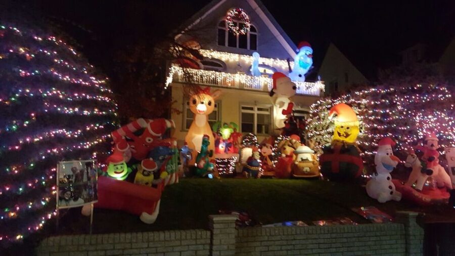 New York City: Dyker Heights Christmas Lights Tour - Time Management and Photo Strategy for a 4-Hour Night