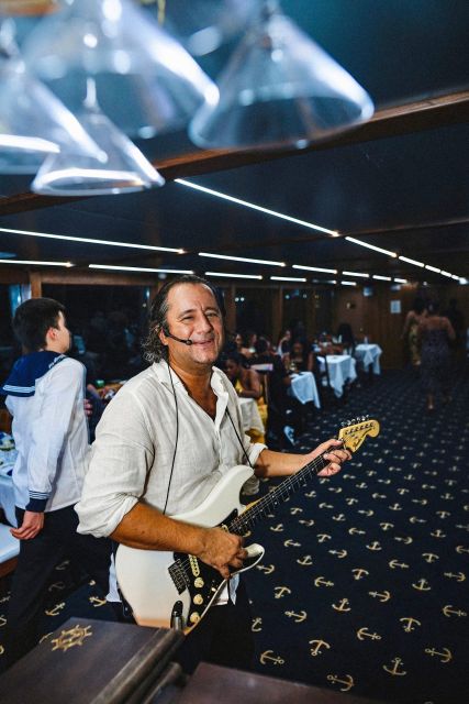 New York City: Gourmet Dinner Cruise with Live Music - Entering Pier 36: The Start of the Evening