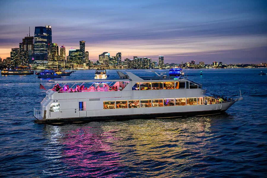 New York City: Gourmet Dinner Cruise with Live Music - The 3-Hour Route: What You Actually See on the Water
