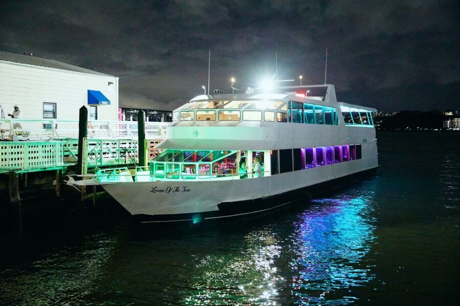 New York City: Gourmet Dinner Cruise with Live Music - Dinner on Board: What “Plated” Feels Like at Sea