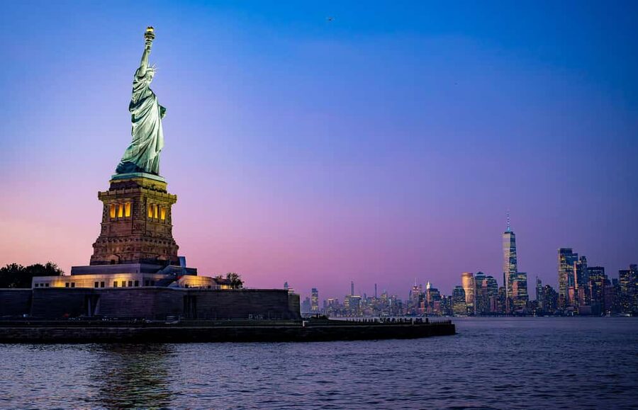New York City: Gourmet Dinner Cruise with Live Music - Drinks and Value: Beer, Wine, Cocktails, and the $145 Question