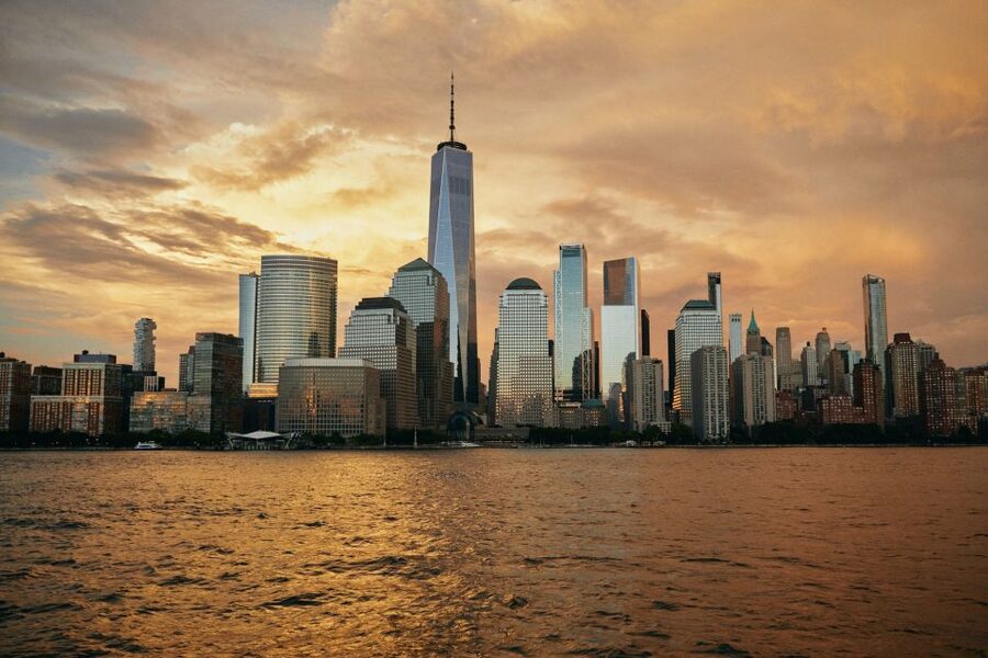 New York City: Gourmet Dinner Cruise with Live Music - The Louisa of the Seas Experience: Ship Style, Seating, and Comfort