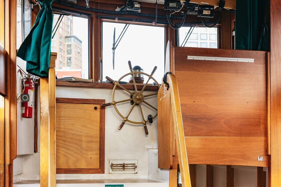 New York City: Sunset Yacht Cruise - Crew Energy, Captain Help, and How to Get the Best Photos