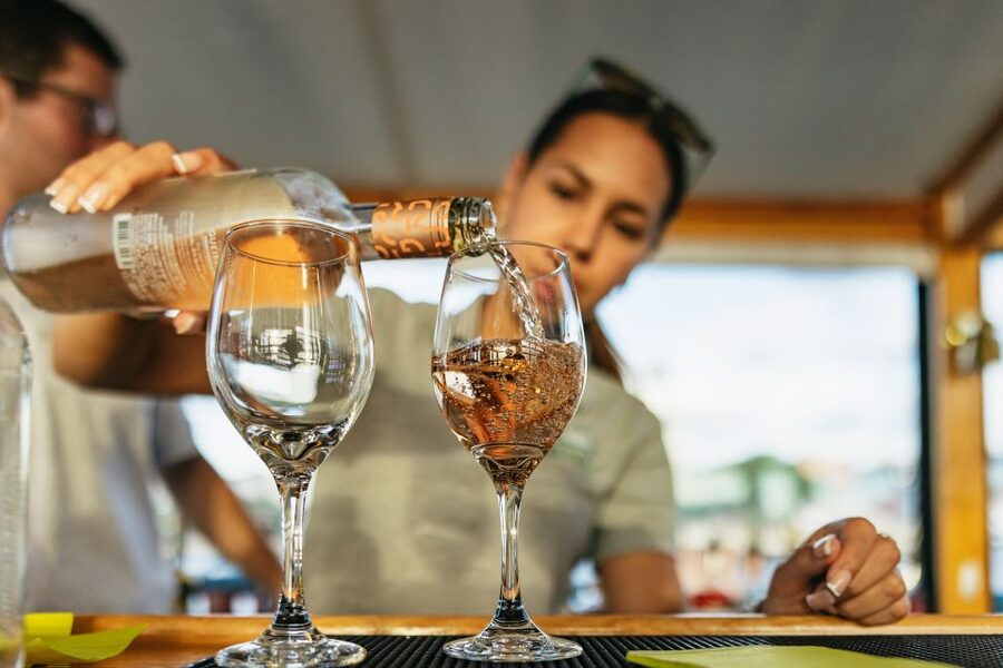 New York City: Sunset Yacht Cruise - The Boat Experience: 1920s Décor, Assigned Tables, and Real View Access
