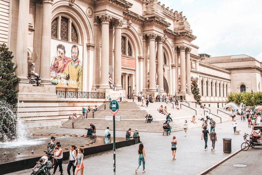 New York: Hop-on Hop-off Sightseeing Tour by Open-top Bus - Audio commentary and the Big Bus app, with real-world headset tips