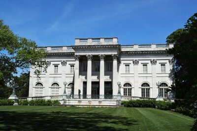 Newport Gilded Age Mansions Trolley Tour with Breakers Admission