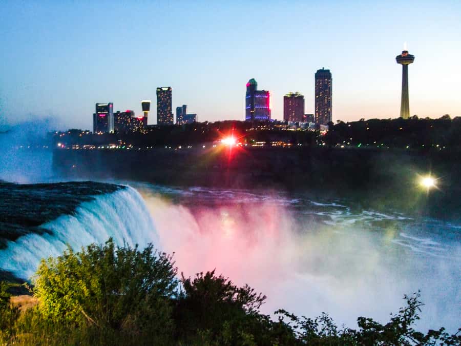 Niagara Falls, NY: Maid of the Mist Boat & Falls Sightseeing - Guide Power: Stories, Photo Help, and Keeping the Group Together