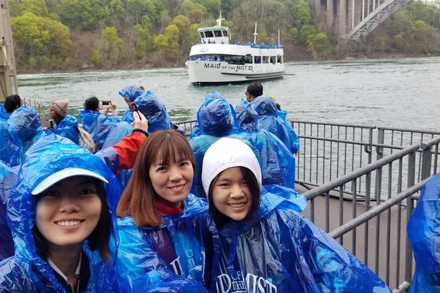 Niagara Falls, USA: Guided Tour with Maid of the Mist Cruise - Niagara Falls Observation Deck: seeing all three falls in one sweep