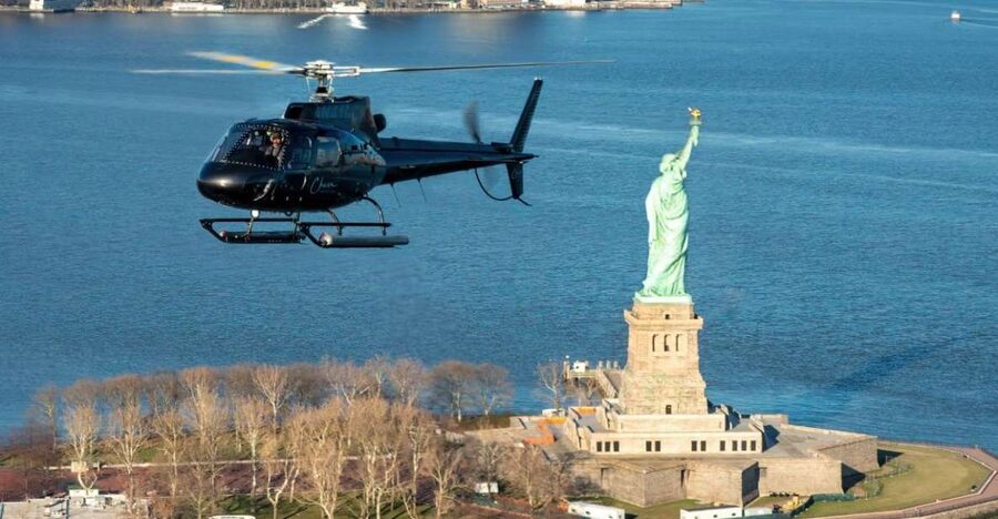 NYC: Big Apple Helicopter Tour - Inside the helicopter: small-group comfort, seat tightness, and motion reality