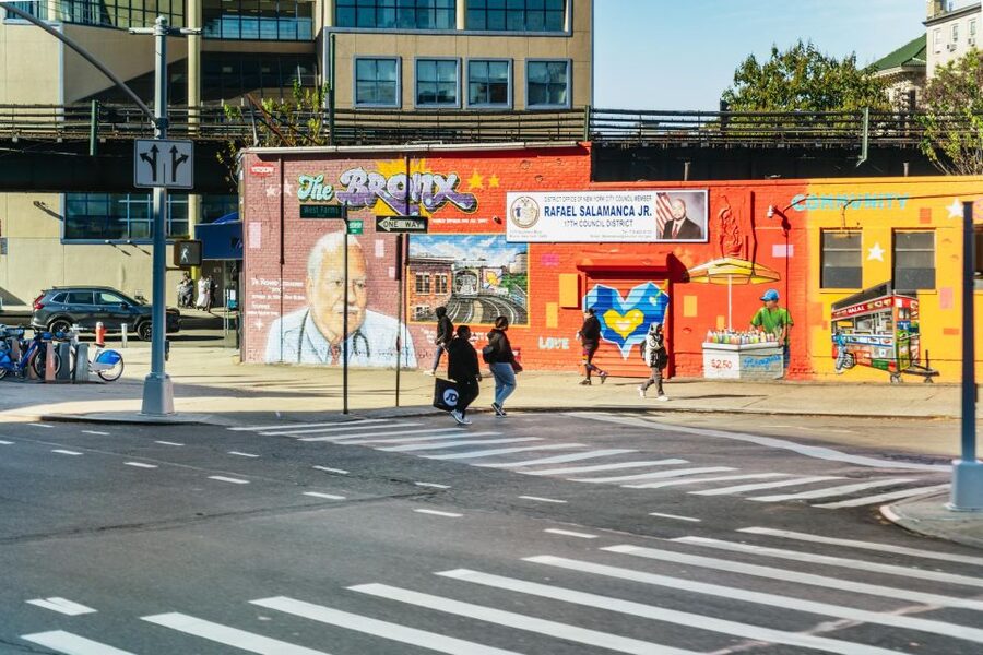 NYC: Brooklyn, Bronx, Queens Sightseeing Bus Tour - DUMBO: the Manhattan skyline and Brooklyn Bridge photo moment
