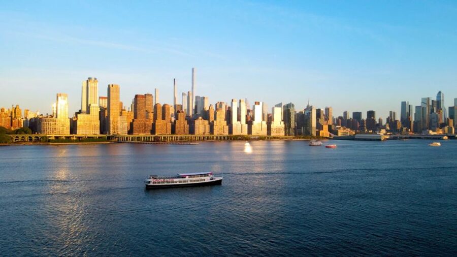 NYC: Circle Line 2h Harbor Lights Cruise Skip-The-Box-Office - Inside Cabins vs. Outdoor Deck: Staying Comfortable for Two Hours