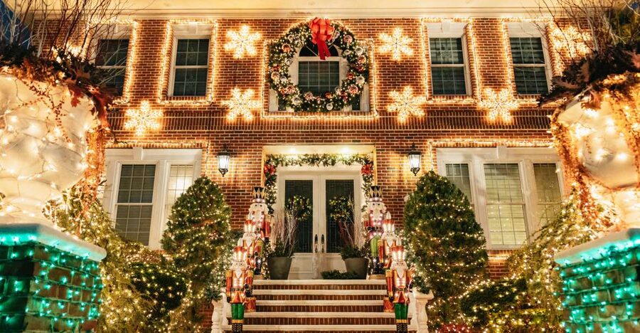 NYC: Dyker Heights Christmas Lights & Skyline View Bus Tour - Why Dyker Heights Christmas Lights Feel Like a Real Holiday Tradition