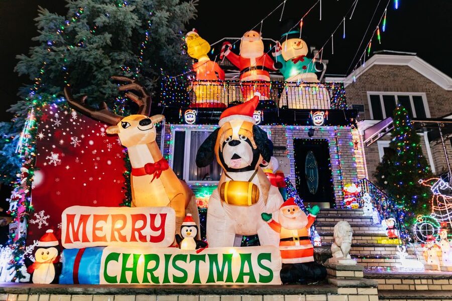 NYC: Dyker Heights Christmas Lights & Skyline View Bus Tour - The Dyker Heights Christmas Lights Walk: How to Make the Most of One Hour