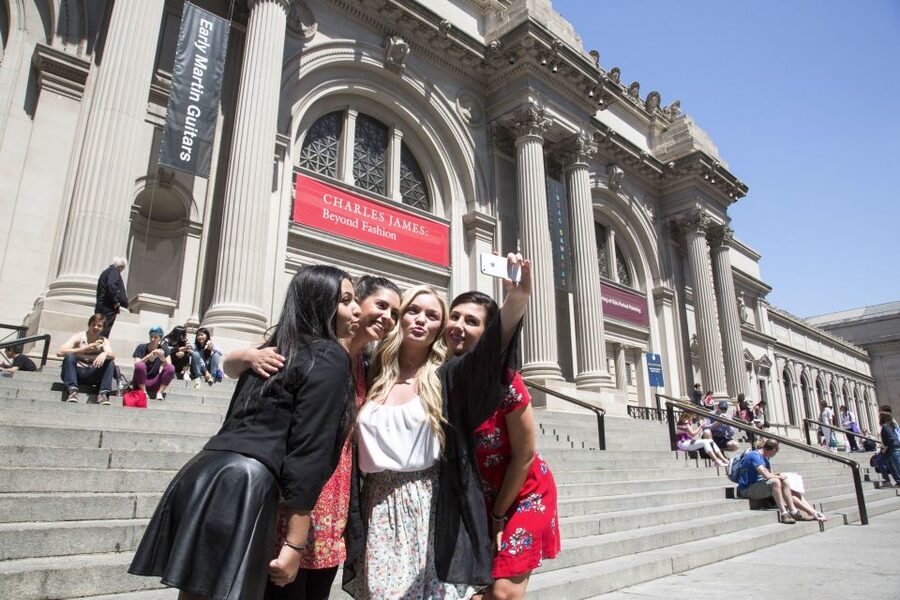 NYC: Gossip Girl Sites Bus Tour - Timing and Vehicle Differences: Plan for Short Stops