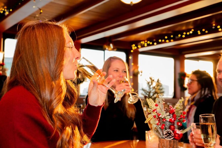 NYC: Holiday Yacht Cruise with Jazz, Cocoa & Carols - Key points before you go