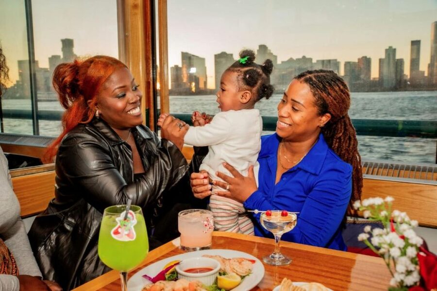 NYC: Holiday Yacht Cruise with Jazz, Cocoa & Carols - Practical logistics: ticket minimums, IDs, and rules on board