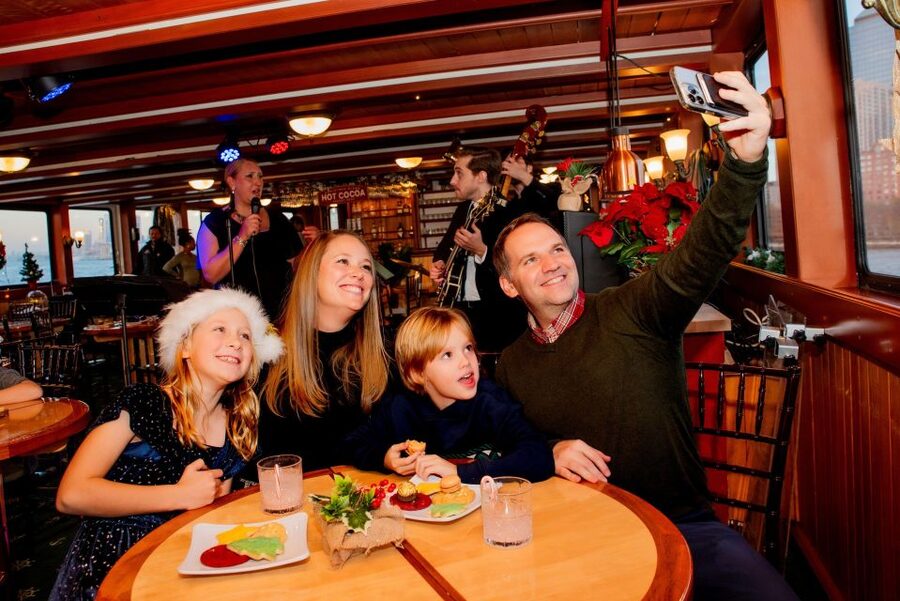 NYC: Holiday Yacht Cruise with Jazz, Cocoa & Carols - Why this holiday yacht cruise works so well in winter