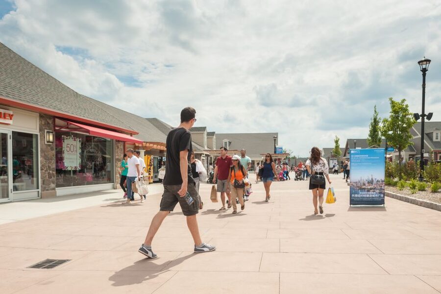 NYC: Woodbury Common Premium Outlets Shopping Trip - The Return Schedule: How to Avoid Getting Stranded