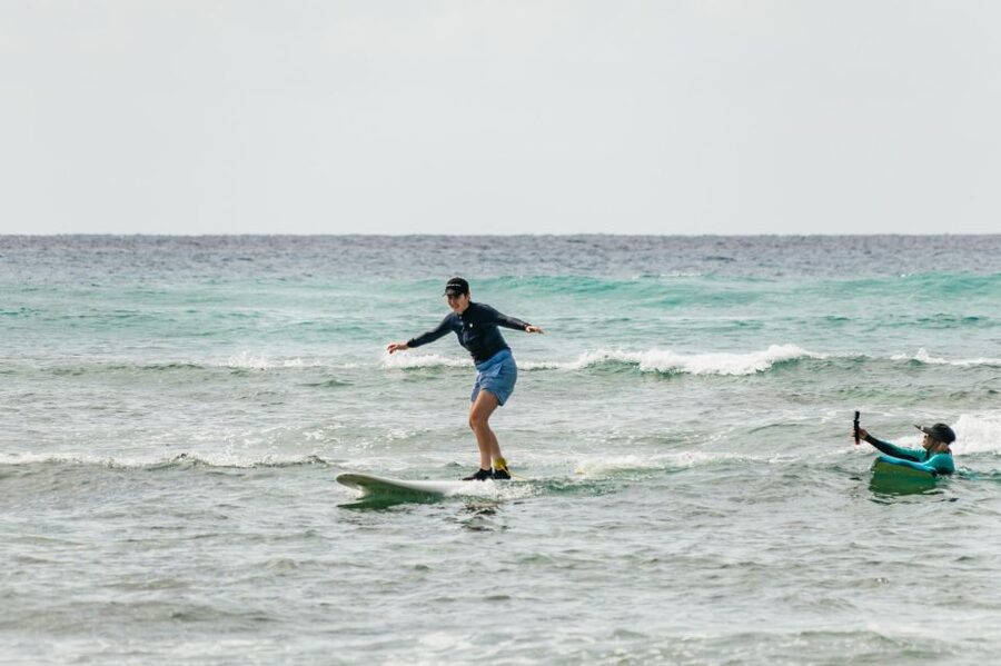 Oahu: Beginner-Friendly Waikiki Beach Surfing Lesson - Key points to know before you go