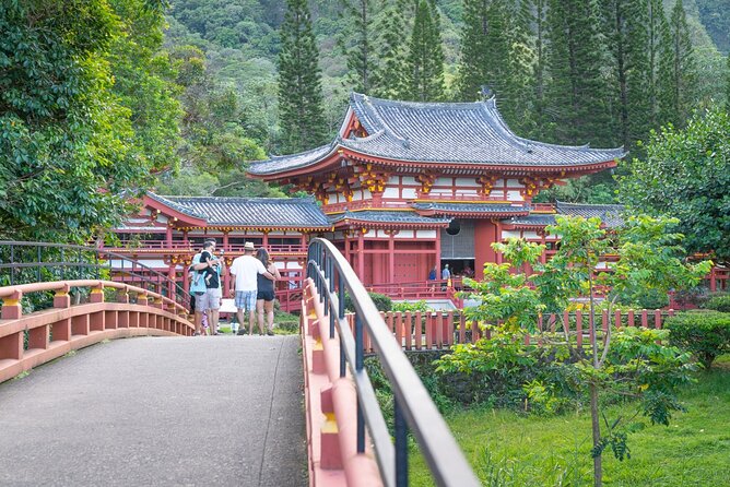 Oahu Deluxe Grand Circle Island Tour - Waimea Valley: nature time, plus the option to swim