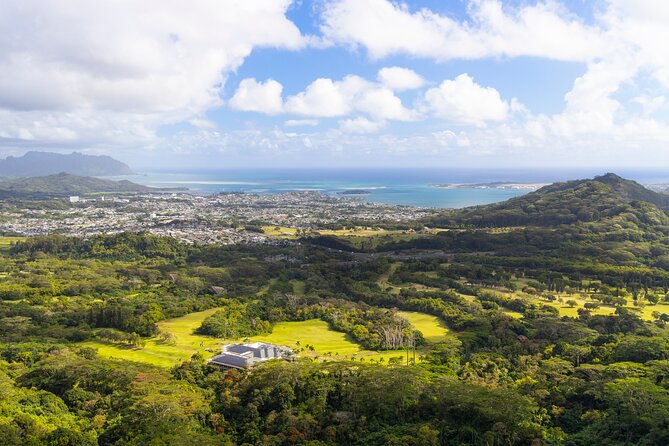 Oahu Grand Circle Island and Haleiwa Tour: 9-Hr Deluxe Experience - Tropical Farms Macadamia Nut Farm: Coffee and Nuts Before the North Shore